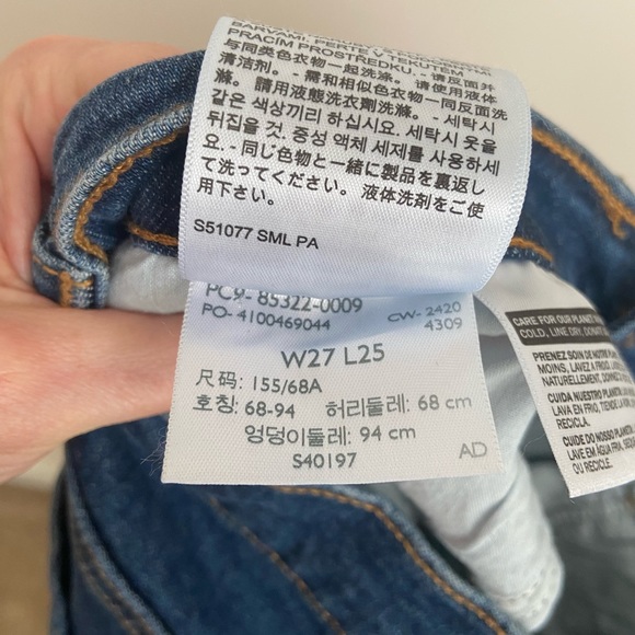 Levi’s Mile High Crop Denim (27) - Picture 10 of 10